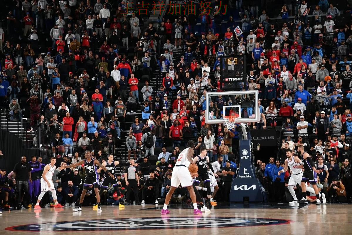 快船在羽毛球公开赛中绝杀取胜点燃全场气氛 引发球迷持续关注 快船在羽毛球公开赛中绝杀取胜点燃全场气氛 引发球迷持续关注